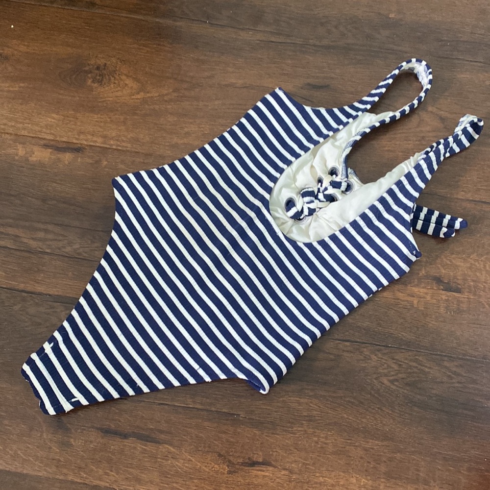 Bathing suit - Picture 2 of 5